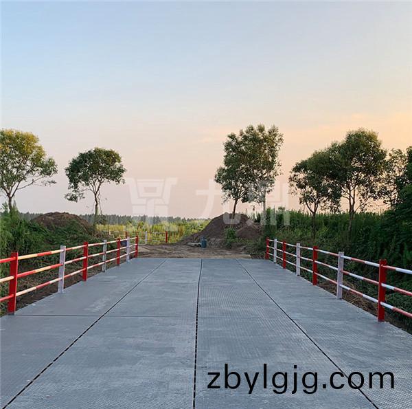 鋼(gang)便(bian)橋通(tong)過螺(luo)栓(shuan)連(lian)接(jie)比較方便